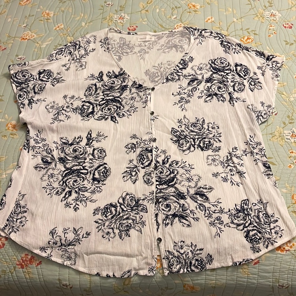 Maurices XXL top in like new condition